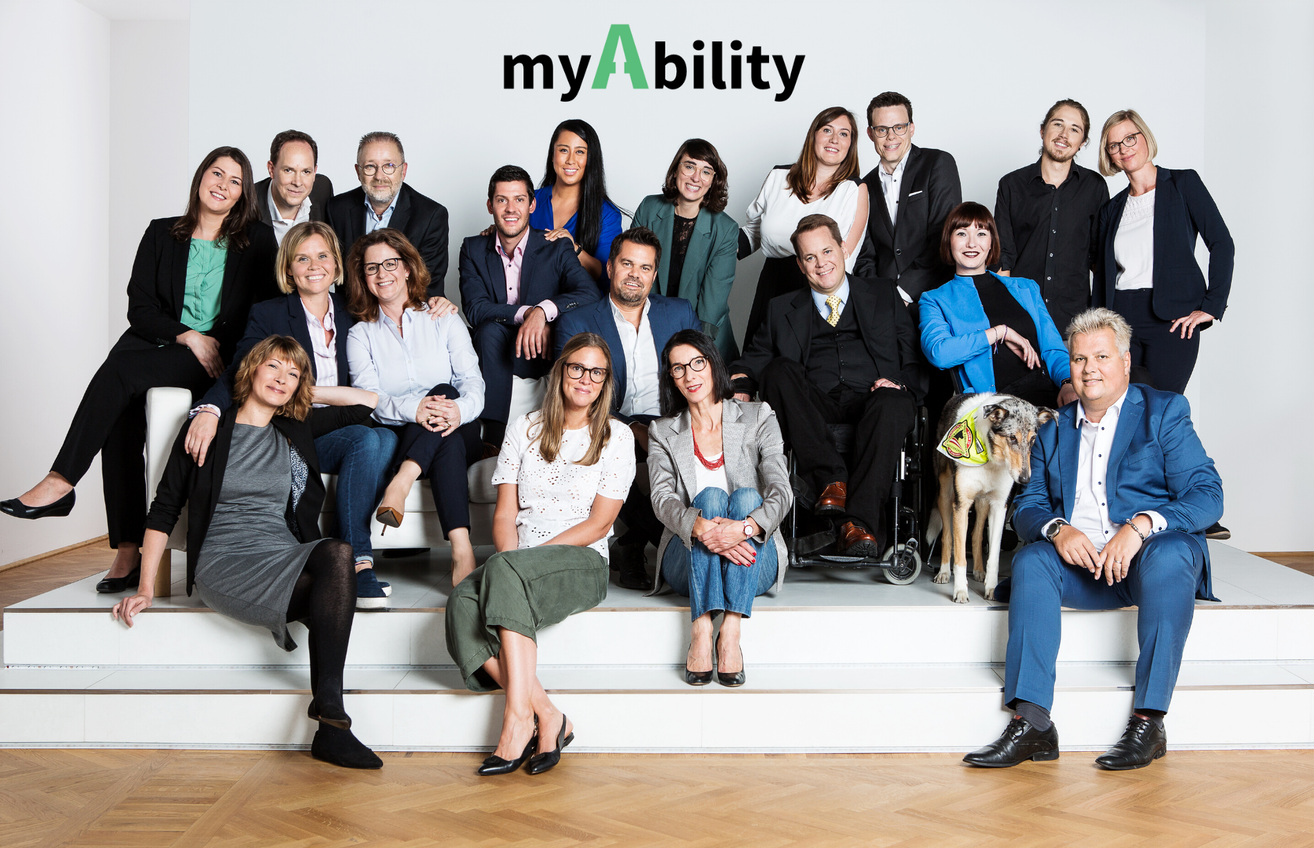 Teamfoto der myAbility Mitarbeiter und Mitarbeiterinnen